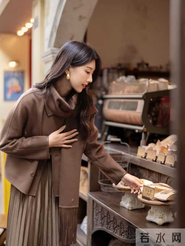 从夏到冬的那一步 被一件羊毛大衣温柔接住