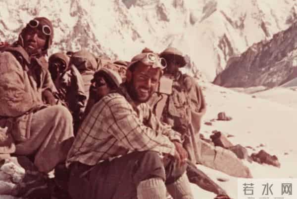 不建议大家买这3款网红羽绒服，看着洋气时髦，实际土气烂大街