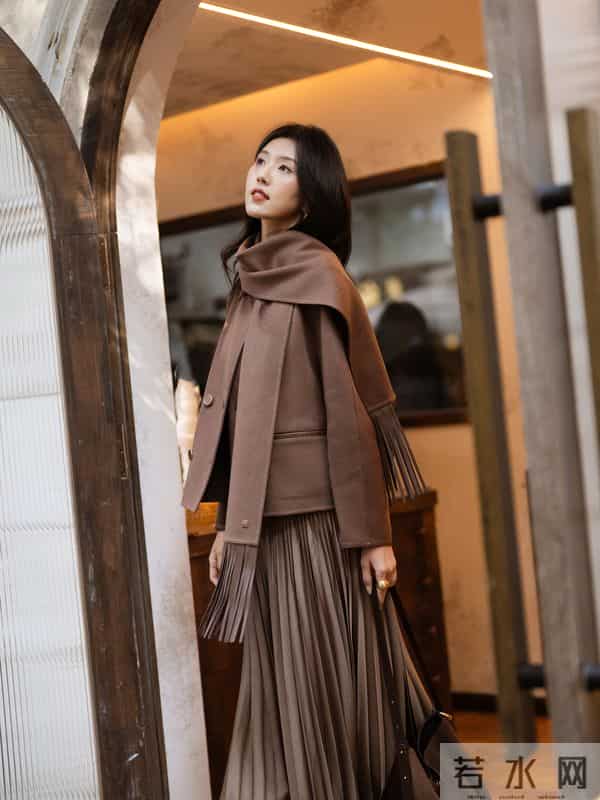 从夏到冬的那一步 被一件羊毛大衣温柔接住