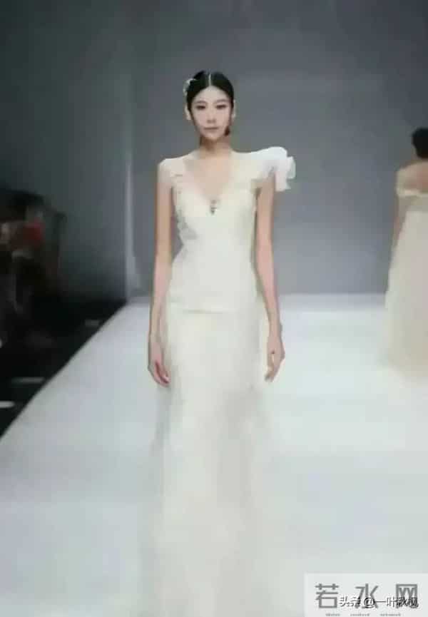 评委比模特都要漂亮,身材简直是天花板,身材高挑,气质优雅迷人