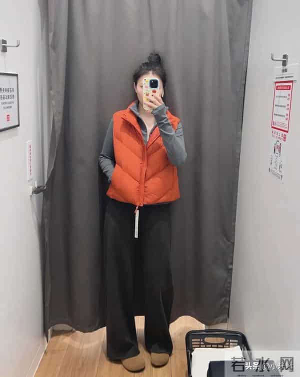 优衣库这抹“橘子马甲”，把秋冬沉闷焊死在门外了
