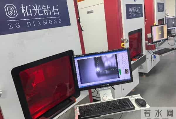 曾经人手一条的“小天鹅”项链，如今为啥没人要了？