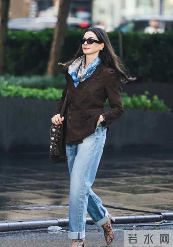 今年冬,牛仔裤这样穿最时髦