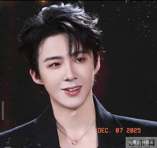 刘宇宁尖叫之夜赢麻了，帮曾舜晞化解尴尬，给员工拿糖，被赞贴心