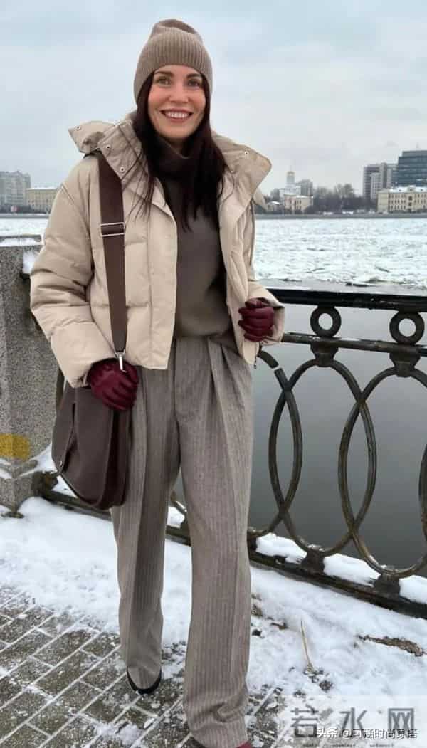 小个子中年妈妈有福了！今冬“短羽绒+阔腿裤”显高显瘦太洋气！