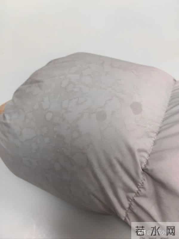 衣柜断舍离:今年秋冬坚决不买这9种类型的衣服,难穿费钱!