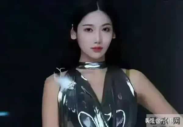 评委比模特都要漂亮,身材简直是天花板,身材高挑,气质优雅迷人