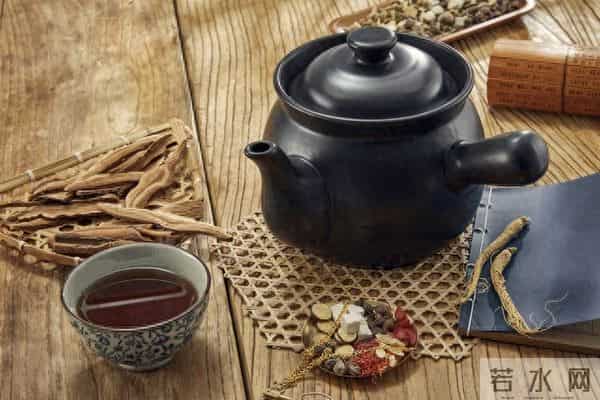 别再染白发显老！1个家常土方法养黑发，内调外护，越养越浓密