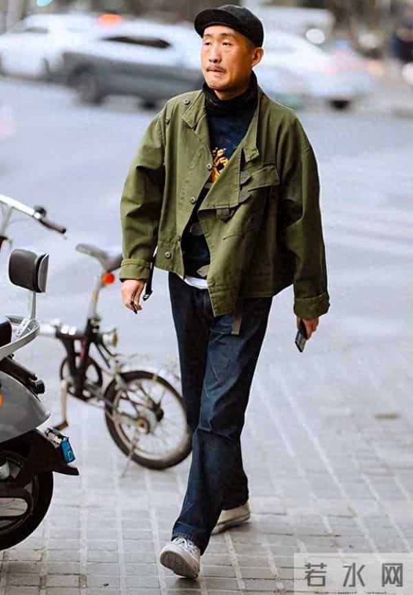 男人老了,棒球帽别戴“绿色、红色”,换成这4种颜色更有格调