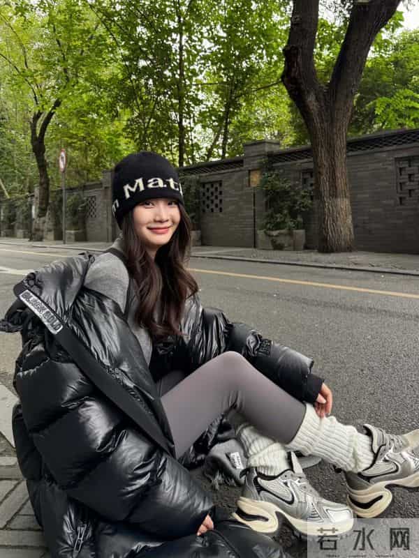 不建议大家买这3款网红羽绒服，看着洋气时髦，实际土气烂大街