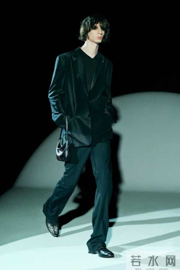 Gucci 2026早秋系列；Pantone 2026年度代表色