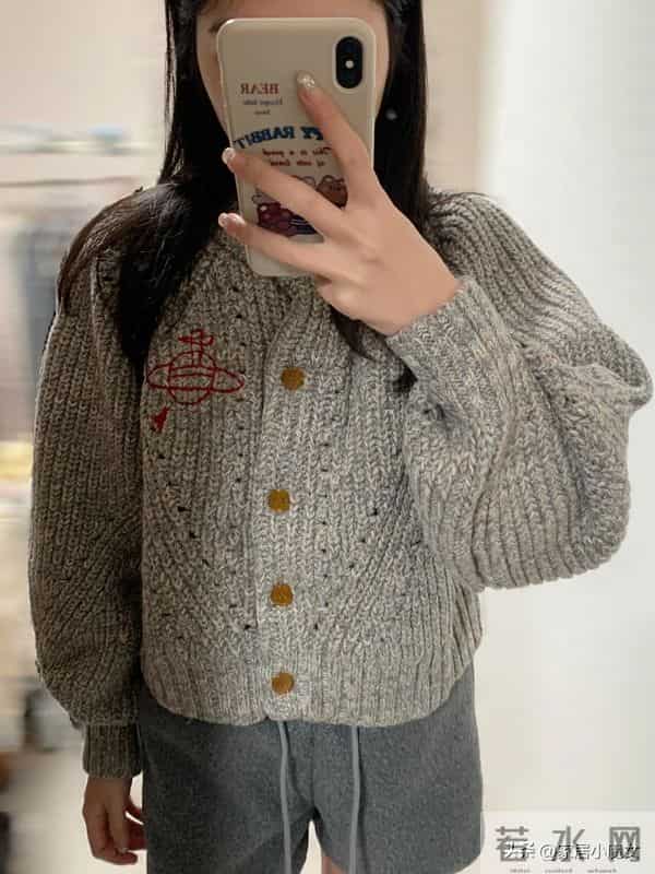 衣柜断舍离:今年秋冬坚决不买这9种类型的衣服,难穿费钱!