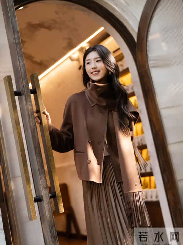 从夏到冬的那一步 被一件羊毛大衣温柔接住