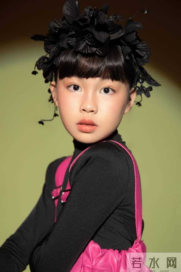 逐光少女陶镁雅闪耀出征2026 第十一届 IPA 少儿模特明星盛典