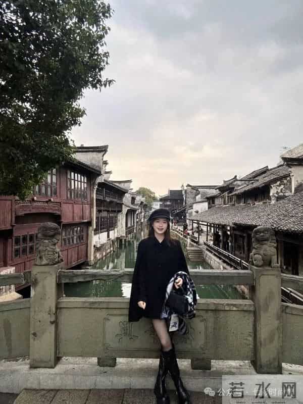 江南水乡深色甜酷气质搭