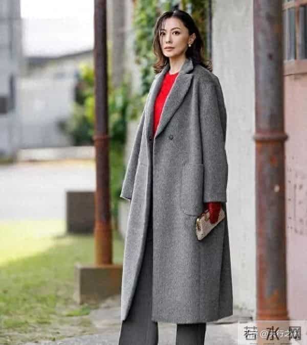 冬天想穿得年轻点？中年女性一定要避开的5种颜色！