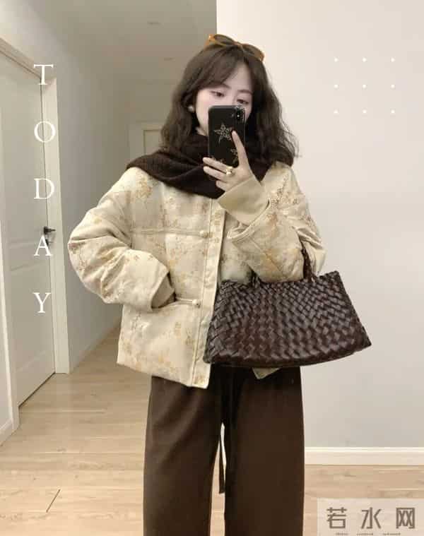 今年冬天大火的“咖色”裤子,照着穿太时髦!