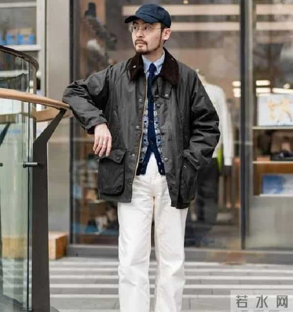 这才是50岁男人该有的打扮：Barbour外套+直筒裤，时尚又有型