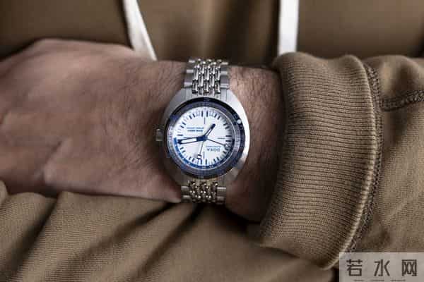 新表问世:都莎与拓普珠宝再度联手推出250T-GMT“大白鲨”特别版