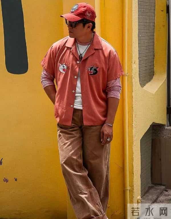 男人老了,棒球帽别戴“绿色、红色”,换成这4种颜色更有格调