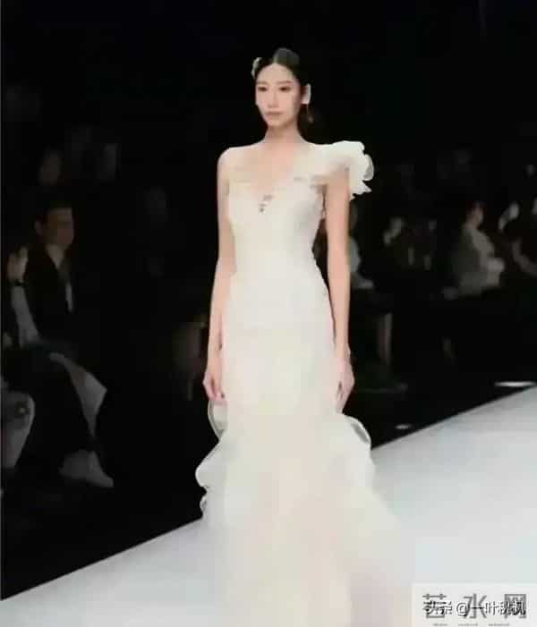 评委比模特都要漂亮,身材简直是天花板,身材高挑,气质优雅迷人