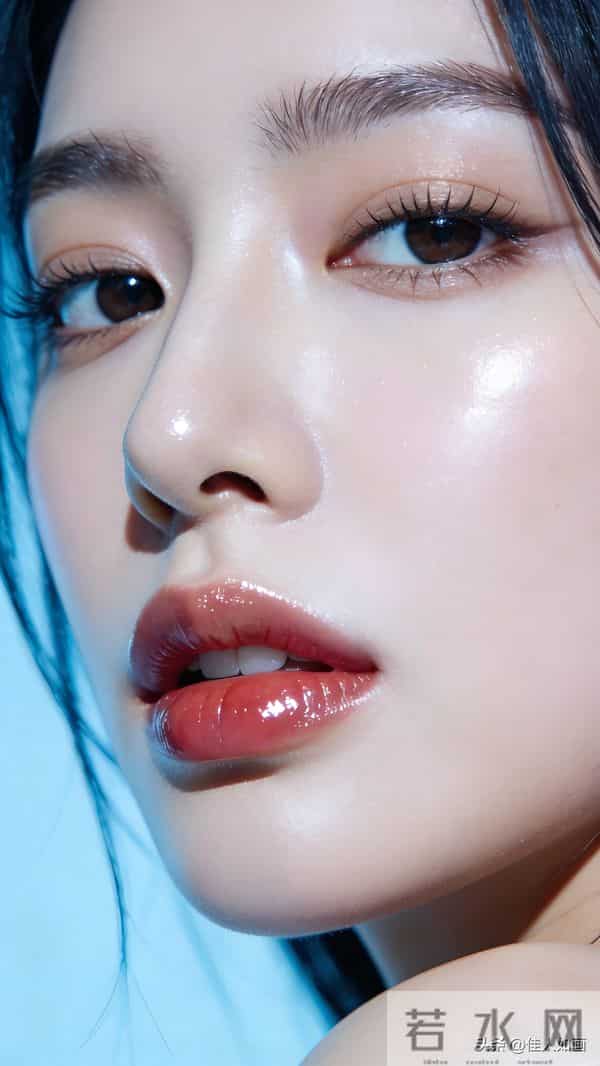 黑发红唇+水光感,高级又惊艳