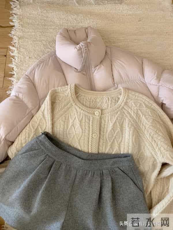 秋冬“极简暖系+松弛感”私服穿搭｜简+暖+松，通勤出街都自在