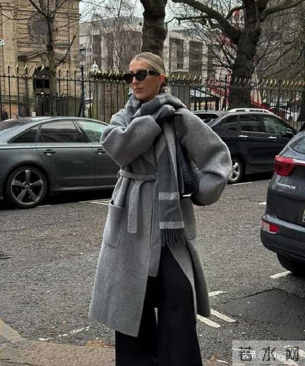 冬天想穿得年轻点？中年女性一定要避开的5种颜色！