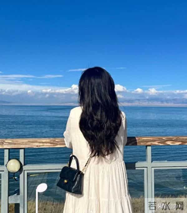 38岁发质封神：揉耳增发+3次梳头，睡出绸缎发