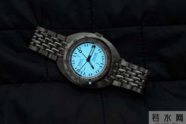 新表问世:都莎与拓普珠宝再度联手推出250T-GMT“大白鲨”特别版