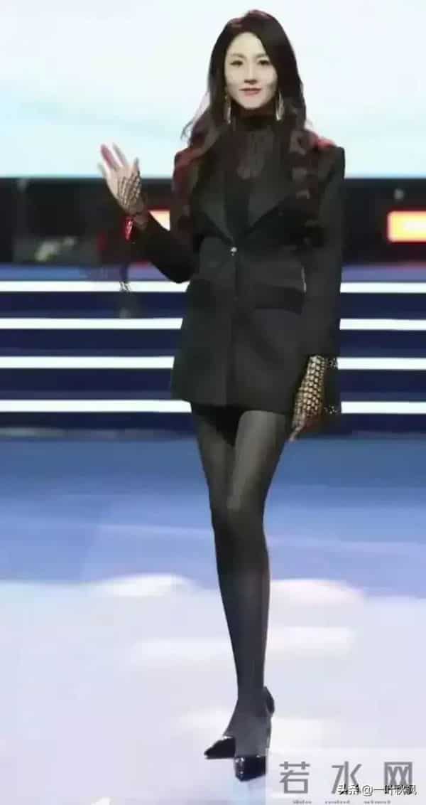 评委比模特都要漂亮，身材简直是天花板，清纯靓丽，气质优雅迷人