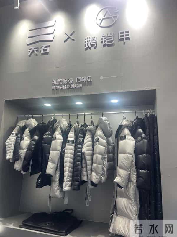 不建议大家买这3款网红羽绒服，看着洋气时髦，实际土气烂大街