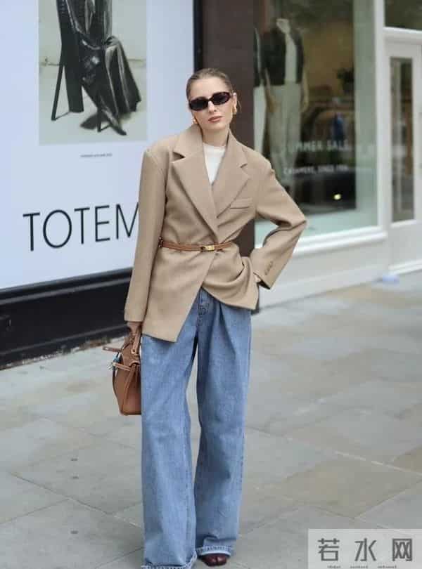 今年冬,牛仔裤这样穿最时髦