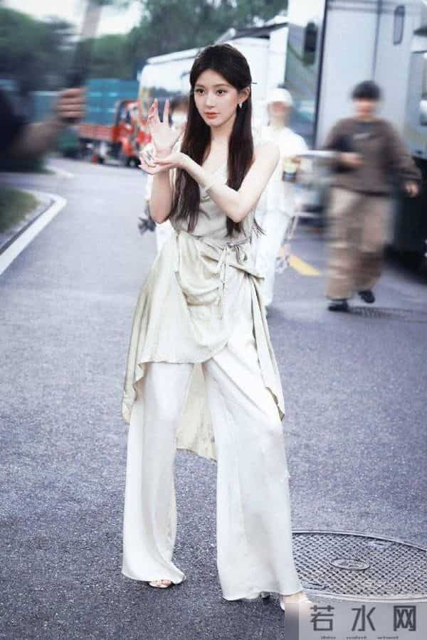 赵露思带火了“许妍的衣橱”！变美从穿搭开始，时尚的魅力无穷