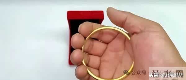 买黄金时只需带一根针，真假黄金立马“现原形”，好多人还不懂！