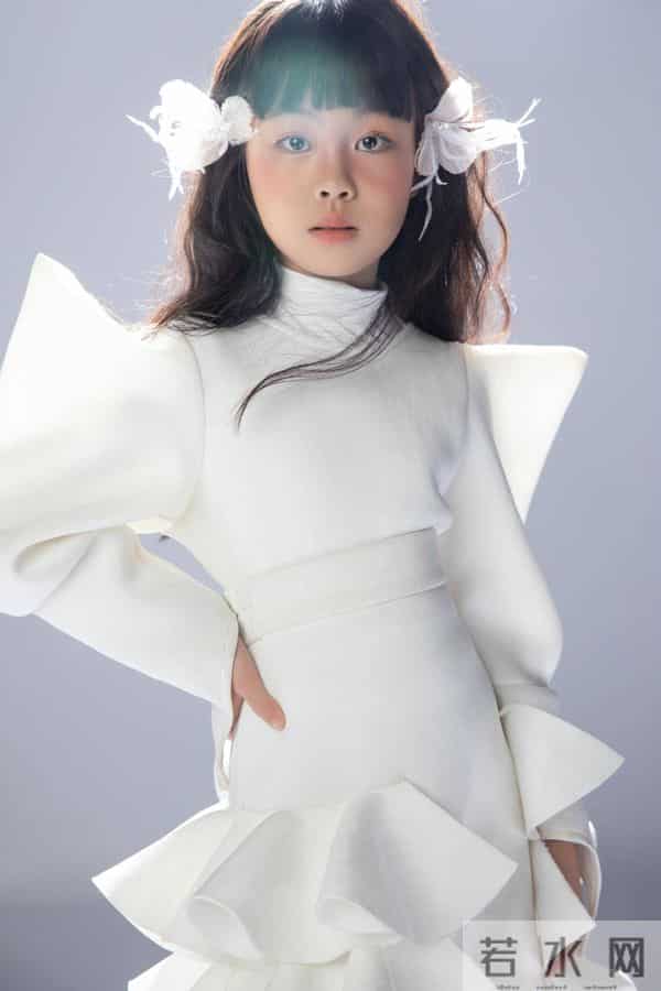 逐光少女陶镁雅闪耀出征2026 第十一届 IPA 少儿模特明星盛典