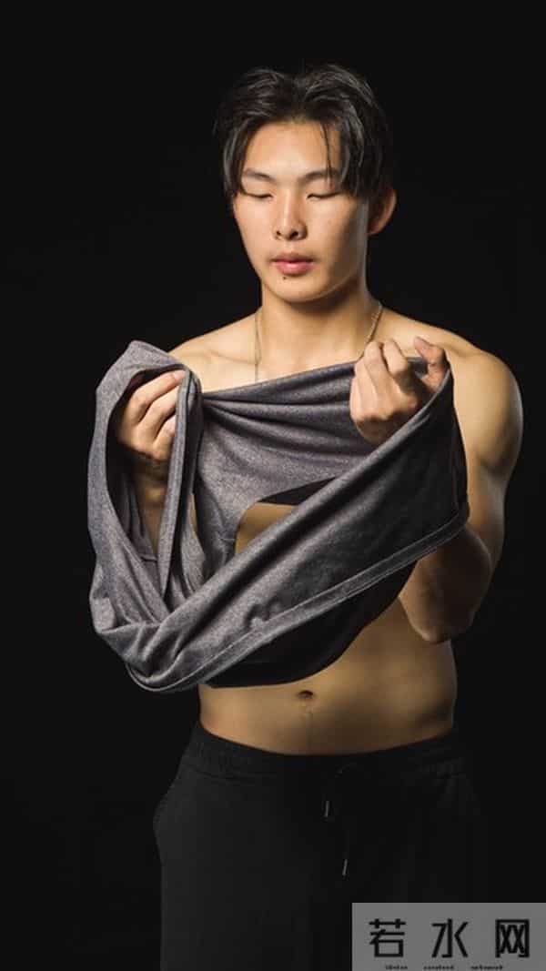 冬天穿保暖内衣，避开3个坑，贴身穿不勒、外穿不臃肿