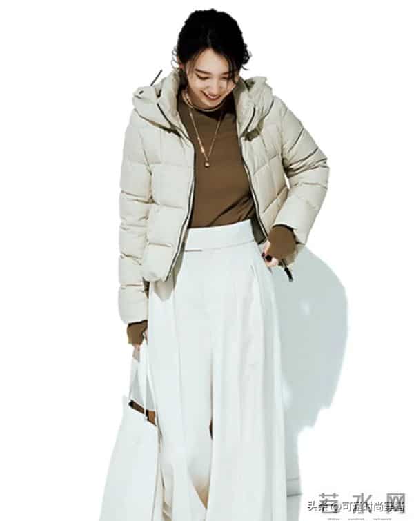 小个子中年妈妈有福了！今冬“短羽绒+阔腿裤”显高显瘦太洋气！