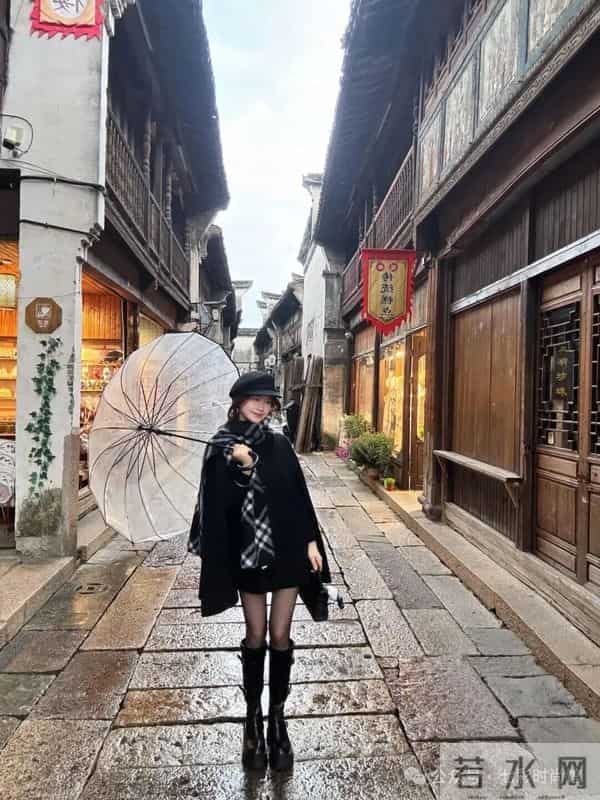 江南水乡深色甜酷气质搭