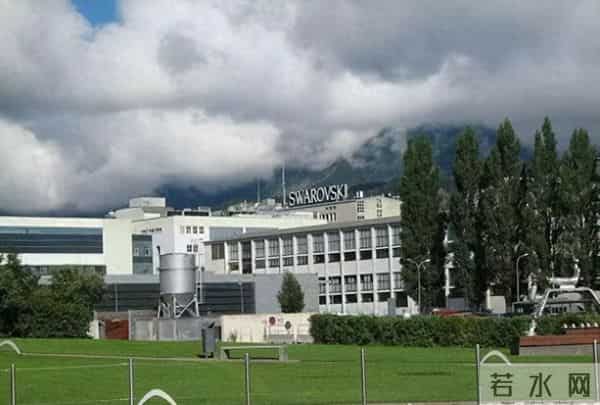 曾经人手一条的“小天鹅”项链，如今为啥没人要了？