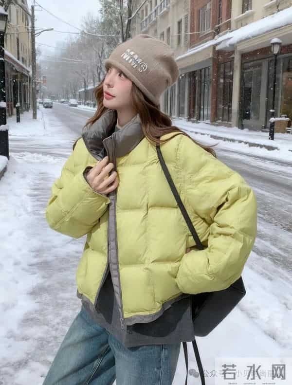 雪天亮色羽绒服,松弛感氛围拉满