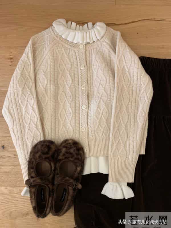 秋冬“极简暖系+松弛感”私服穿搭｜简+暖+松，通勤出街都自在