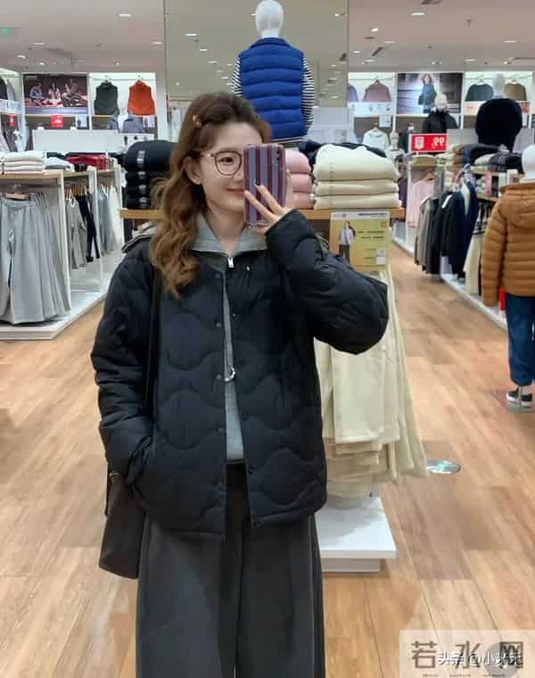 优衣库这件“菱格羽绒服”，黑灰俩色我直接all in了！