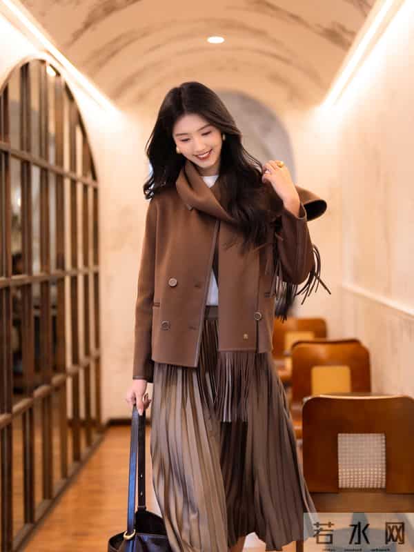 从夏到冬的那一步 被一件羊毛大衣温柔接住