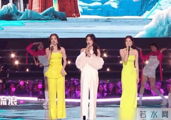 刘涛和秦岚、辛芷蕾同框,她自嘲为前辈!同色系的穿搭成为亮点