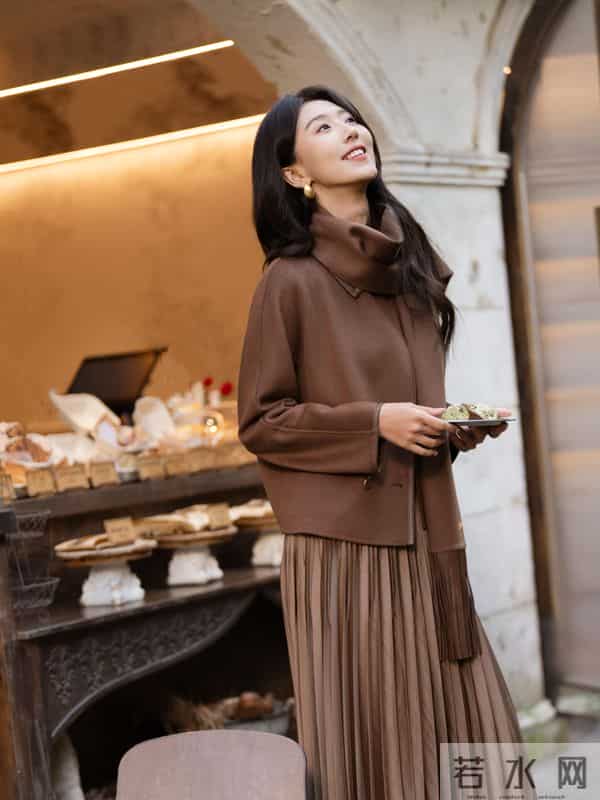 从夏到冬的那一步 被一件羊毛大衣温柔接住