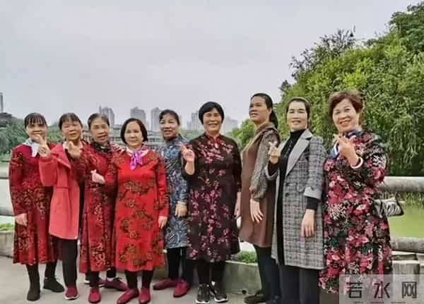 等我老了也要这么打扮：不烫西蓝花、不穿大妈装、也不戴廉价首饰