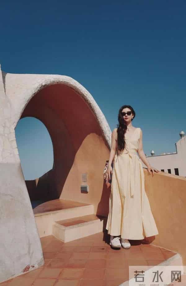 40岁李小萌身材太统！三套穿搭减龄又实用