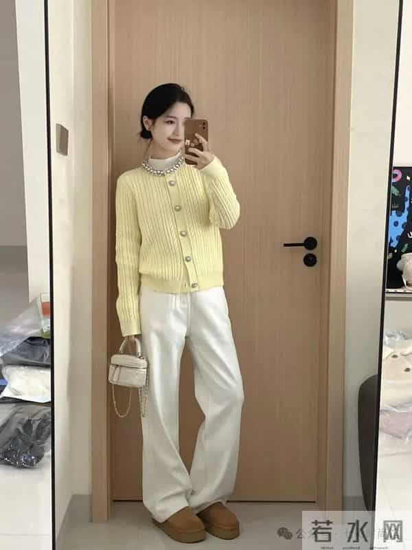 香风黄开衫配白裤，简单干净