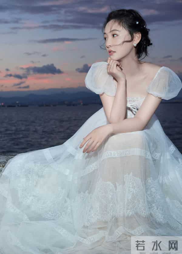 白纱蕾丝裙｜晚霞是我的背景板